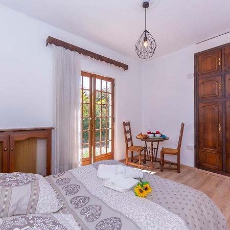 Cadrezzate Villa Martine Au Bord Du Lac - Happy Rentals מראה חיצוני תמונה