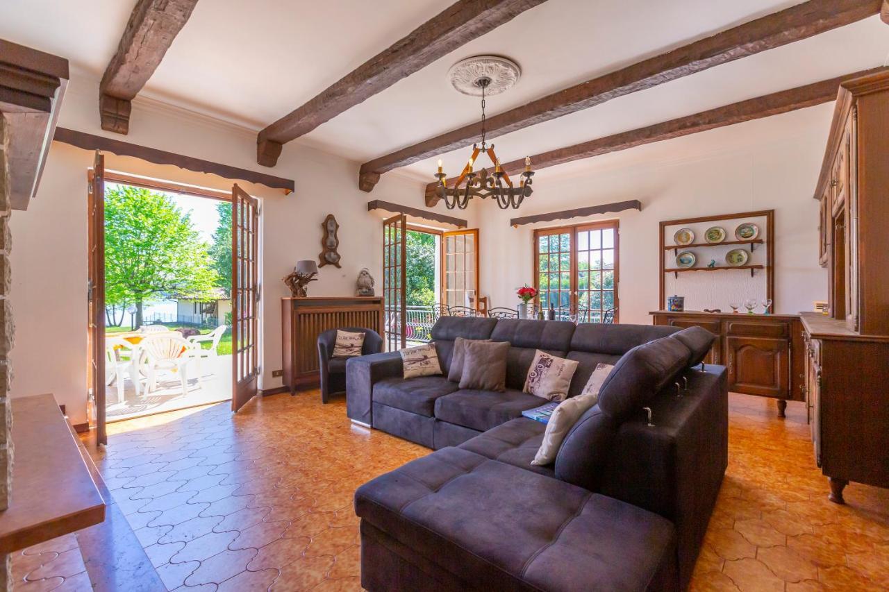 Cadrezzate Villa Martine Au Bord Du Lac - Happy Rentals מראה חיצוני תמונה