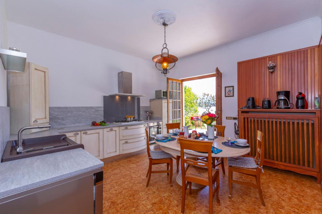 Cadrezzate Villa Martine Au Bord Du Lac - Happy Rentals מראה חיצוני תמונה